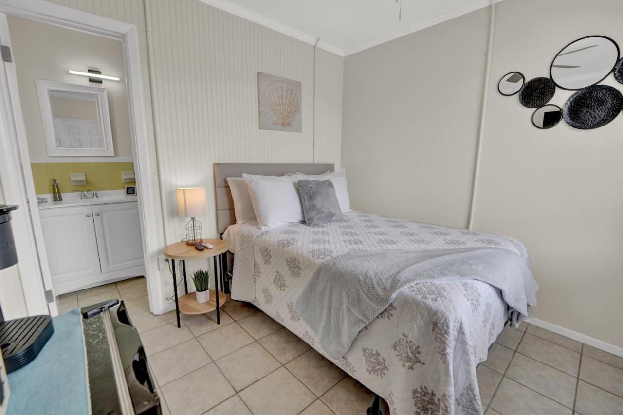 Sea Foam Suites Lower Grand Lagoon Екстер'єр фото