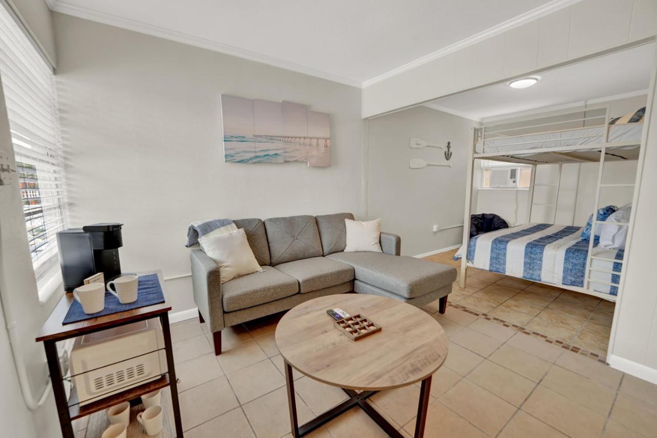 Sea Foam Suites Lower Grand Lagoon Екстер'єр фото