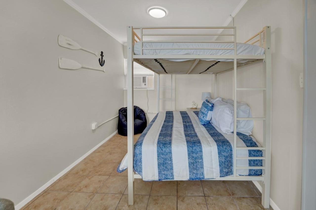 Sea Foam Suites Lower Grand Lagoon Екстер'єр фото