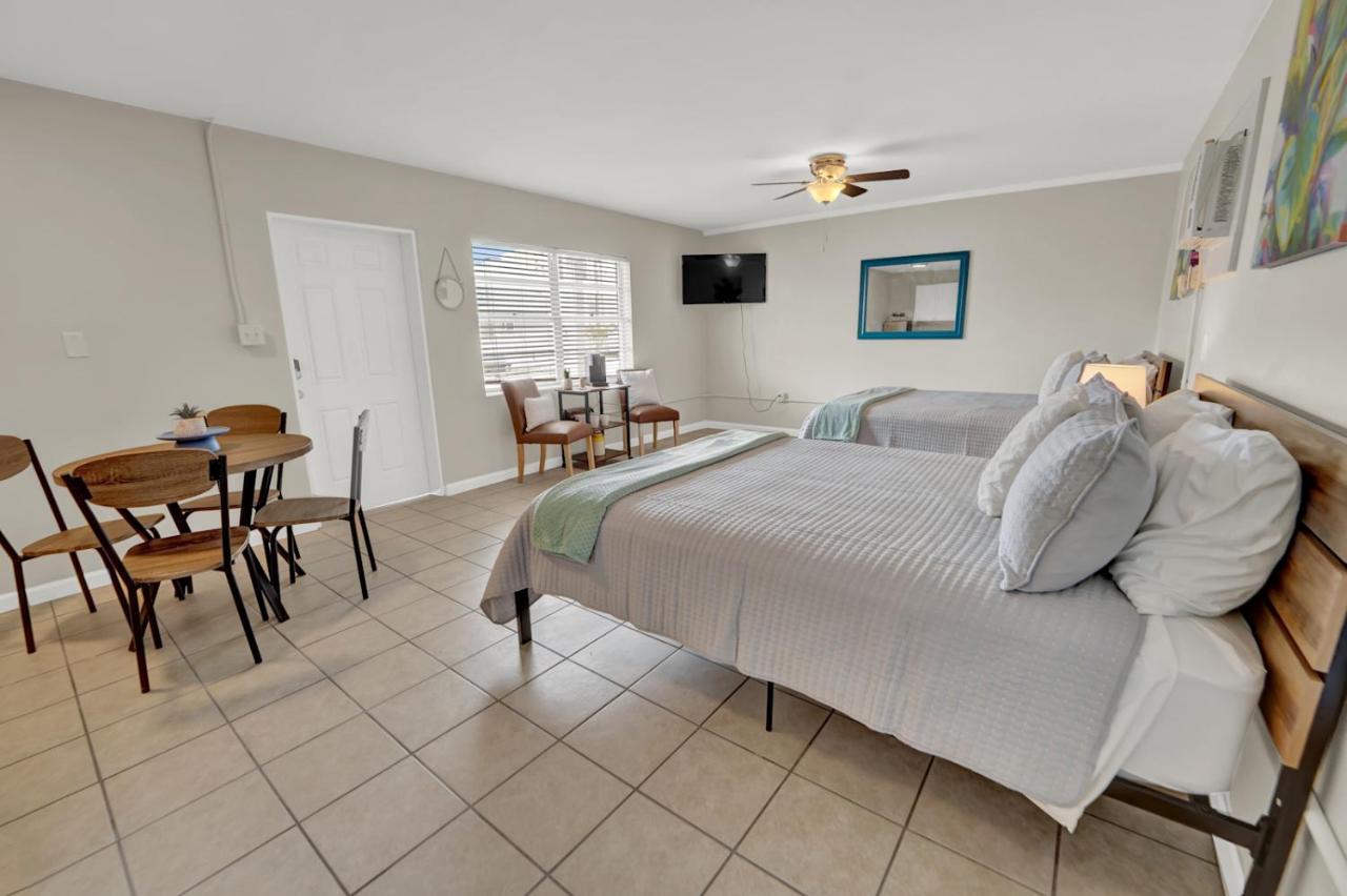 Sea Foam Suites Lower Grand Lagoon Екстер'єр фото