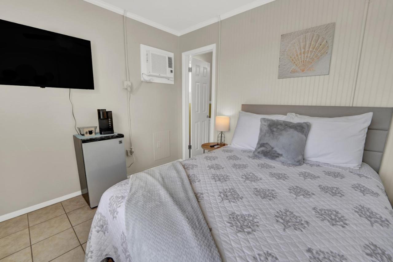 Sea Foam Suites Lower Grand Lagoon Екстер'єр фото
