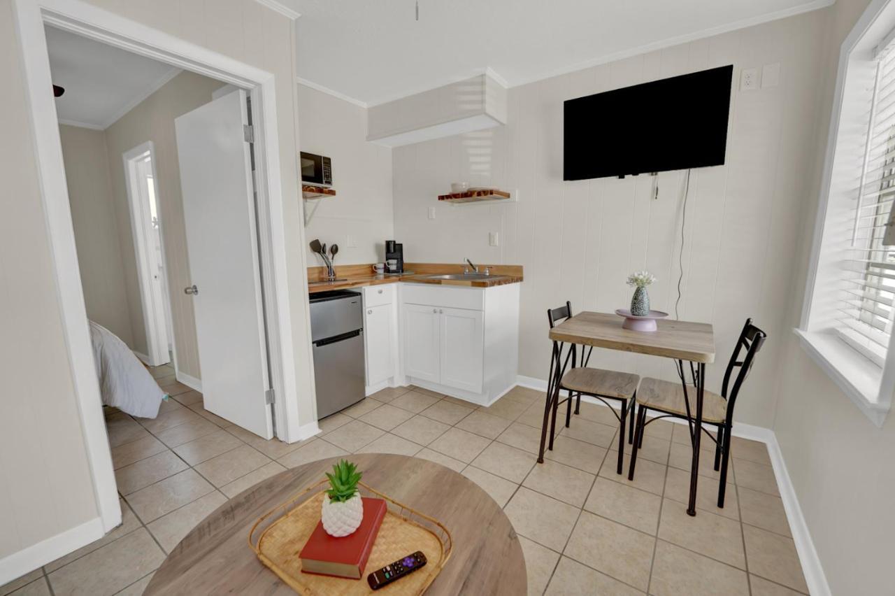 Sea Foam Suites Lower Grand Lagoon Екстер'єр фото